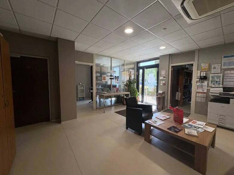 Bureau dans Orléans à vendre - Photo de l’immeuble – Image 2 sur 11