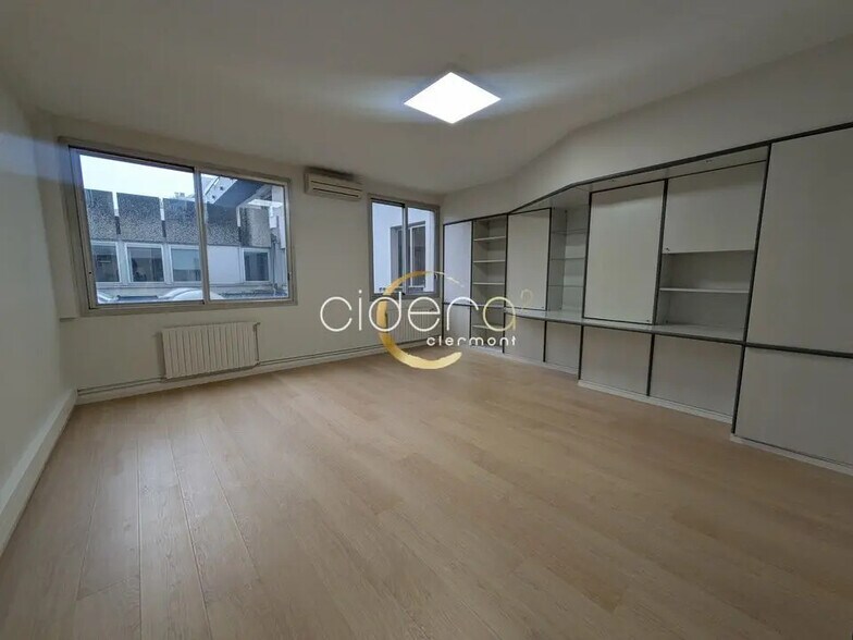 Bureau dans Clermont-Ferrand à louer - Photo de l’immeuble – Image 2 sur 6
