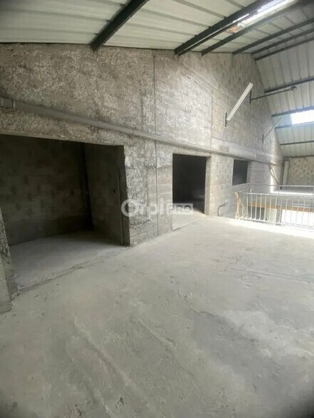 Local d’activités dans Lorient à louer - Photo de l’immeuble – Image 2 sur 5