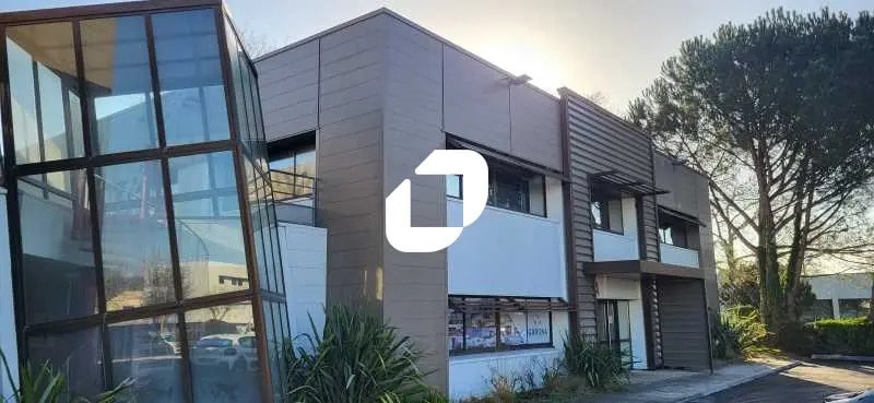 Bureau dans Gradignan à louer - Photo de l’immeuble – Image 1 sur 9