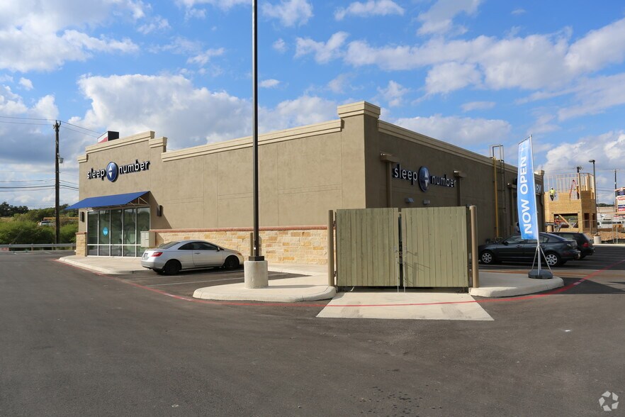 22118 U.S. Hwy 281 S, San Antonio, TX à vendre - Photo de l’immeuble – Image 2 sur 3