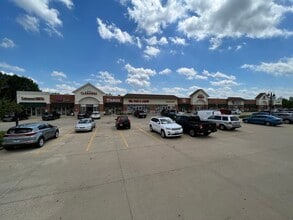 9581 Ackman Rd, Lake In The Hills, IL à louer Photo de l’immeuble– Image 2 sur 6