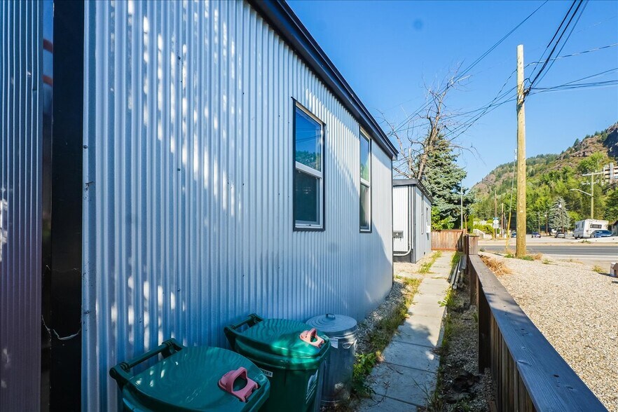 1406 Fourth Av, Trail, BC à vendre - Photo de l’immeuble – Image 2 sur 14