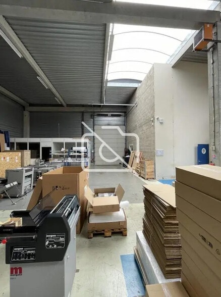 Local d'activités dans Trappes à vendre - Photo de l’immeuble – Image 1 sur 12