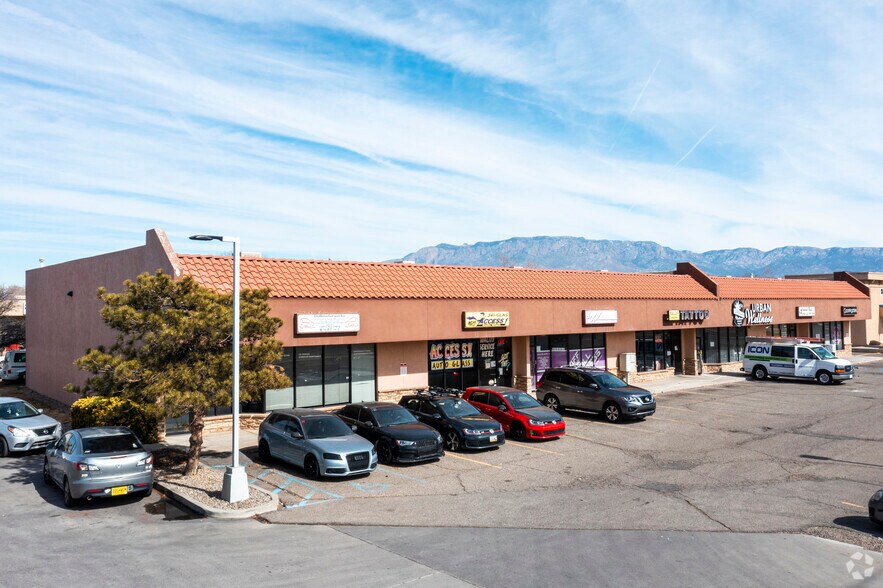 405 Montano Blvd NE, Albuquerque, NM à louer - Photo de l’immeuble – Image 2 sur 4