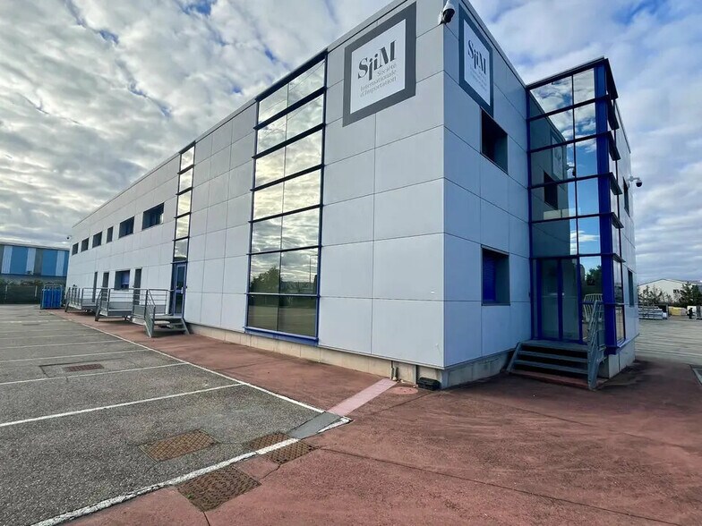 Bureau dans Sorgues à louer - Photo de l’immeuble – Image 1 sur 8