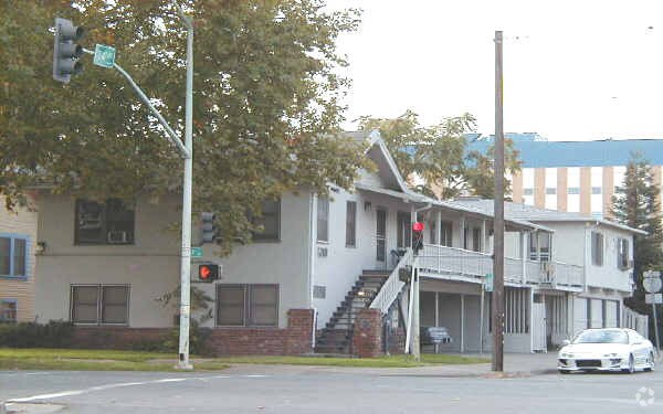 2401-2409 24th St, Sacramento, CA à vendre - Photo de l’immeuble – Image 3 sur 13