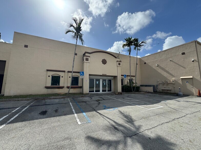 3020 SW 10th St, Pompano Beach, FL à louer - Photo de l’immeuble – Image 2 sur 5