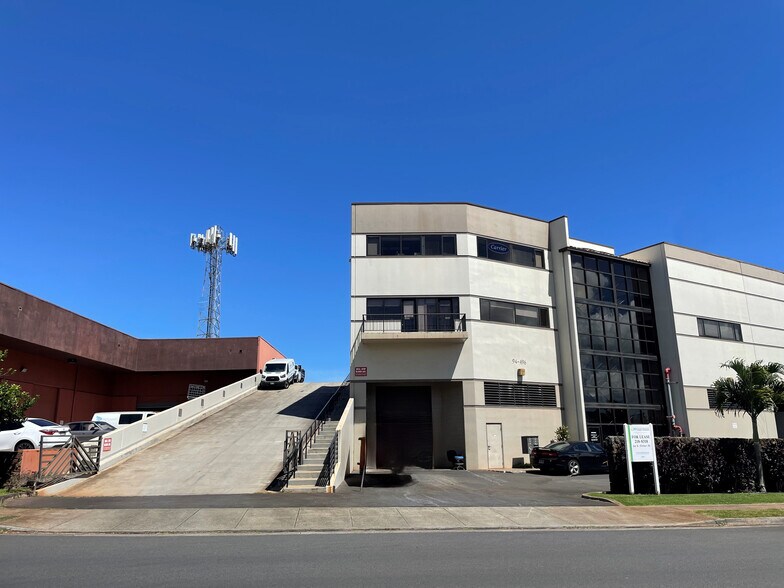 94-496 Ukee St, Waipahu, HI à louer - Photo de l’immeuble – Image 2 sur 6