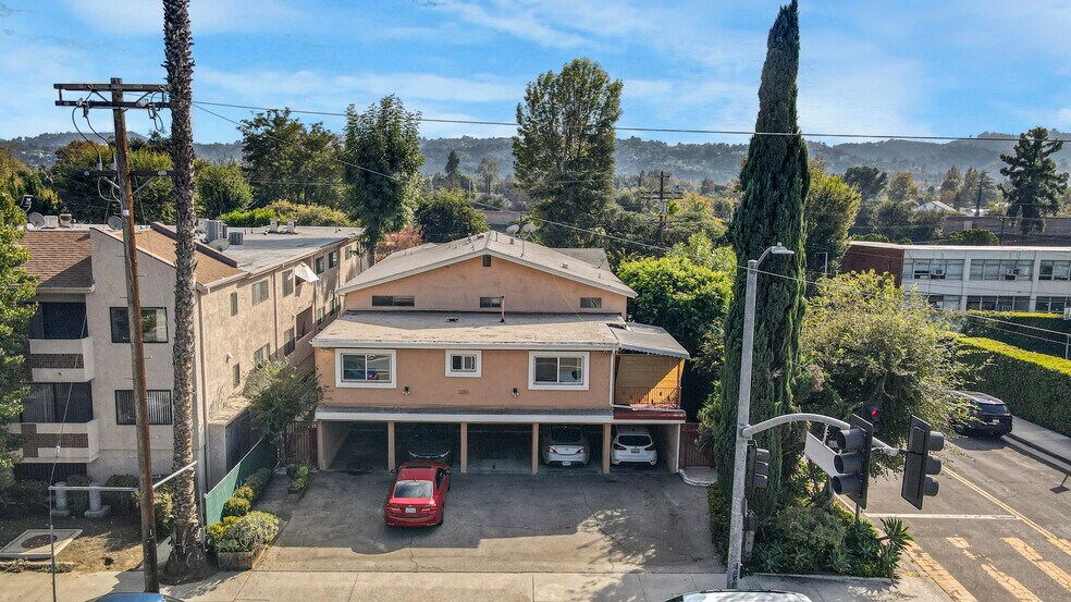 12256 Riverside Dr, Valley Village, CA à vendre - Photo de l’immeuble – Image 2 sur 36