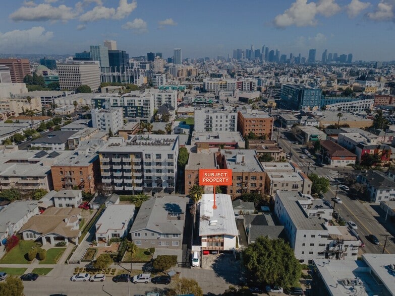 736 S Gramercy Dr, Los Angeles, CA à vendre - Photo de l’immeuble – Image 1 sur 16