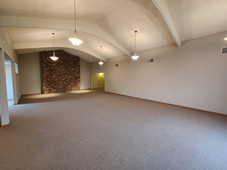 1000 Calimesa Blvd, Calimesa, CA à louer - Photo intérieure – Image 1 sur 5