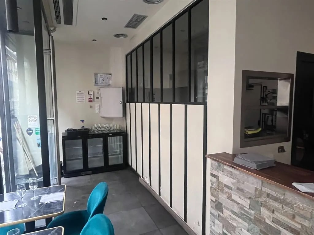 Local commercial dans Paris à louer Photo de l’immeuble– Image 1 sur 9