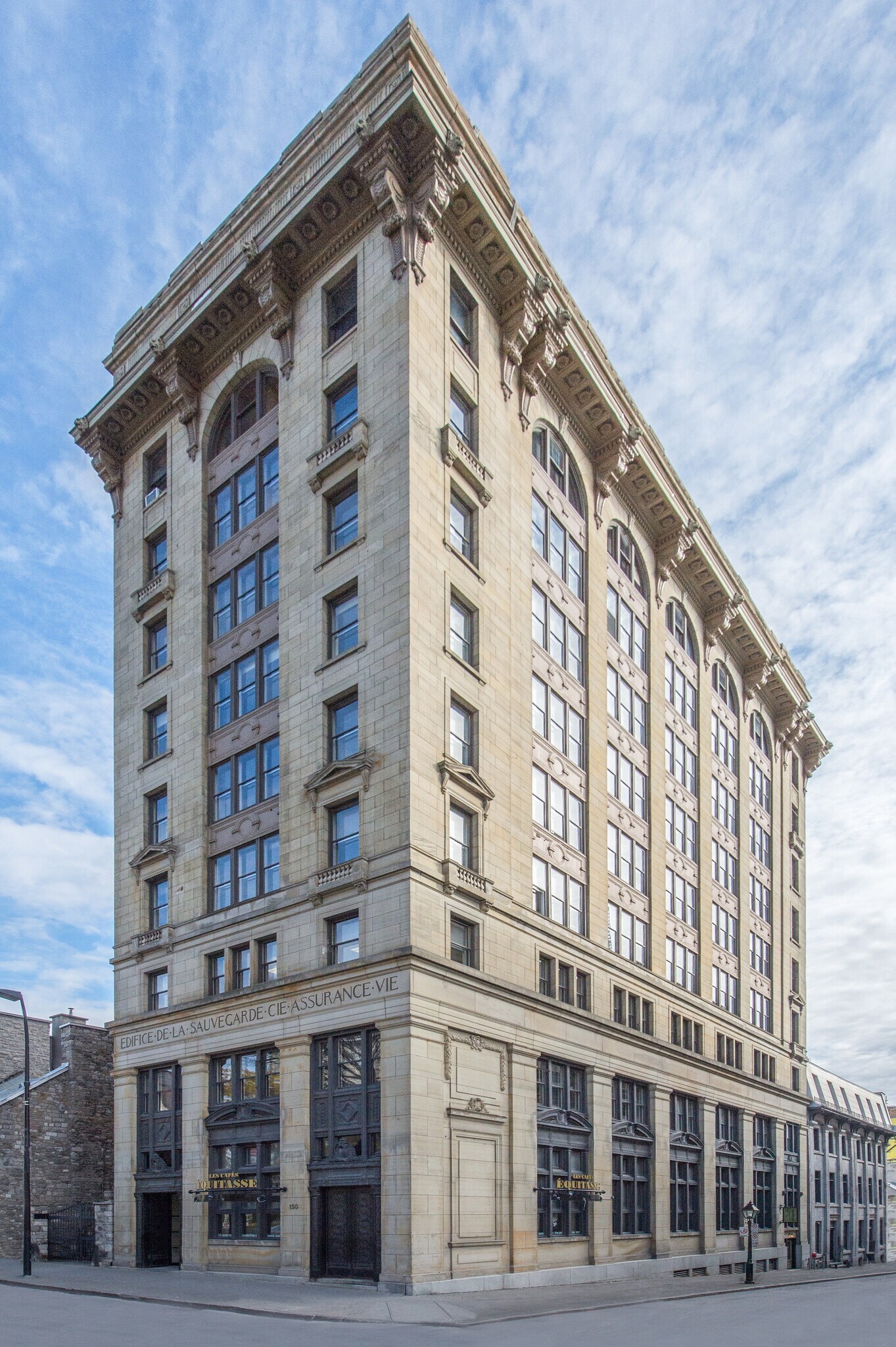 150-152 Rue Notre-Dame E, Montréal, QC à louer Photo principale– Image 1 sur 7