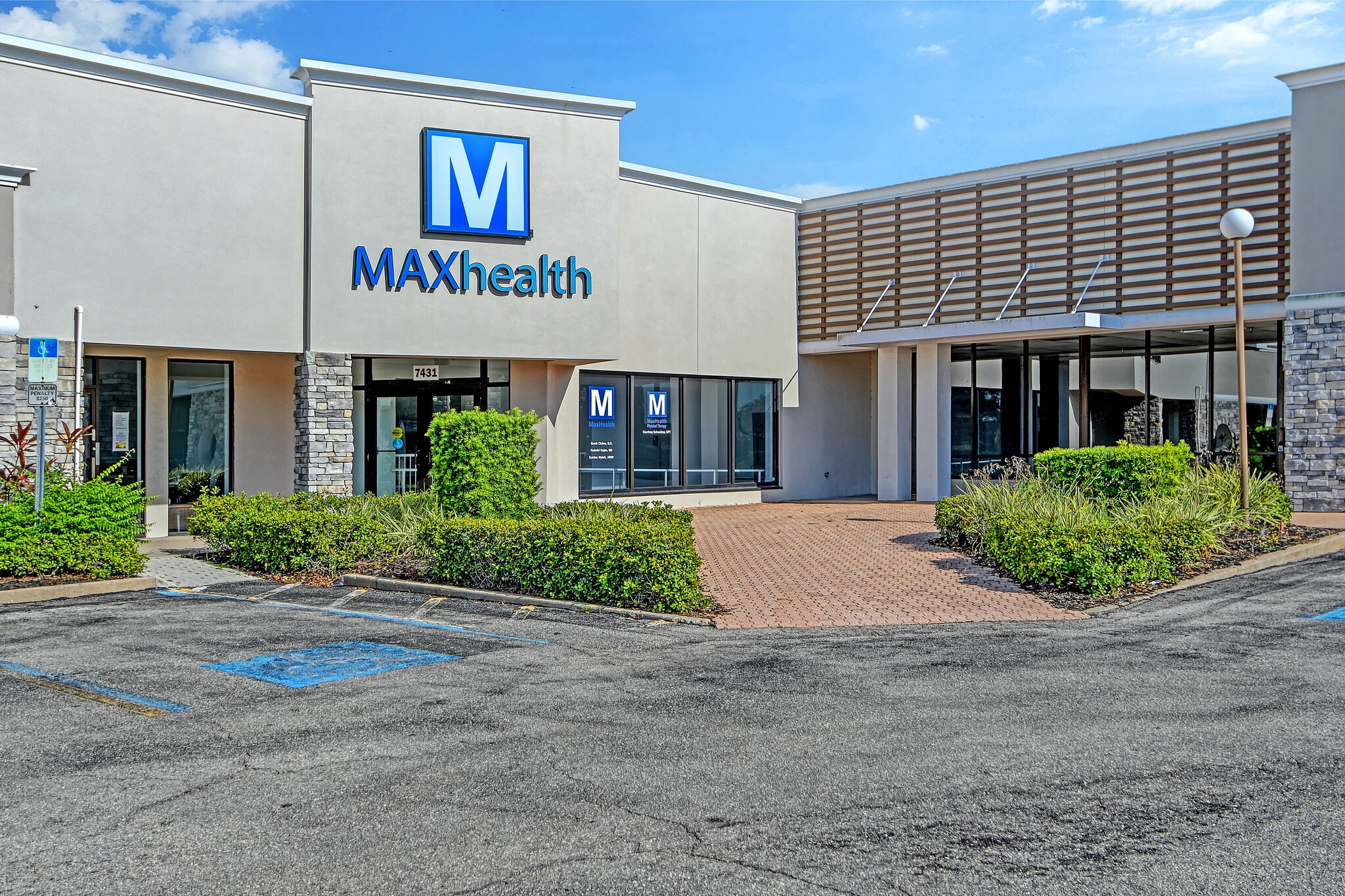 7421-7461 Manatee Ave W, Bradenton, FL à vendre Photo principale– Image 1 sur 2