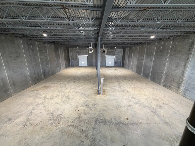 5023 28 St NW, Edmonton, AB à vendre - Photo de l’immeuble – Image 2 sur 2