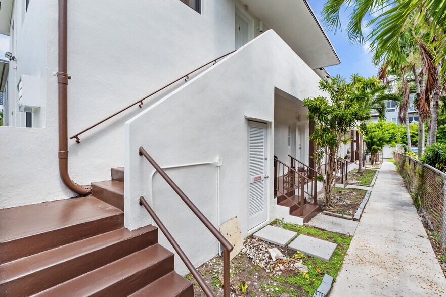 550 SW 10th St, Miami, FL à vendre - Photo de l’immeuble – Image 3 sur 40