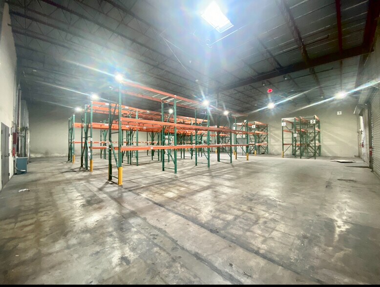 5600 Braxton Dr, Houston, TX à louer - Photo de l’immeuble – Image 3 sur 10