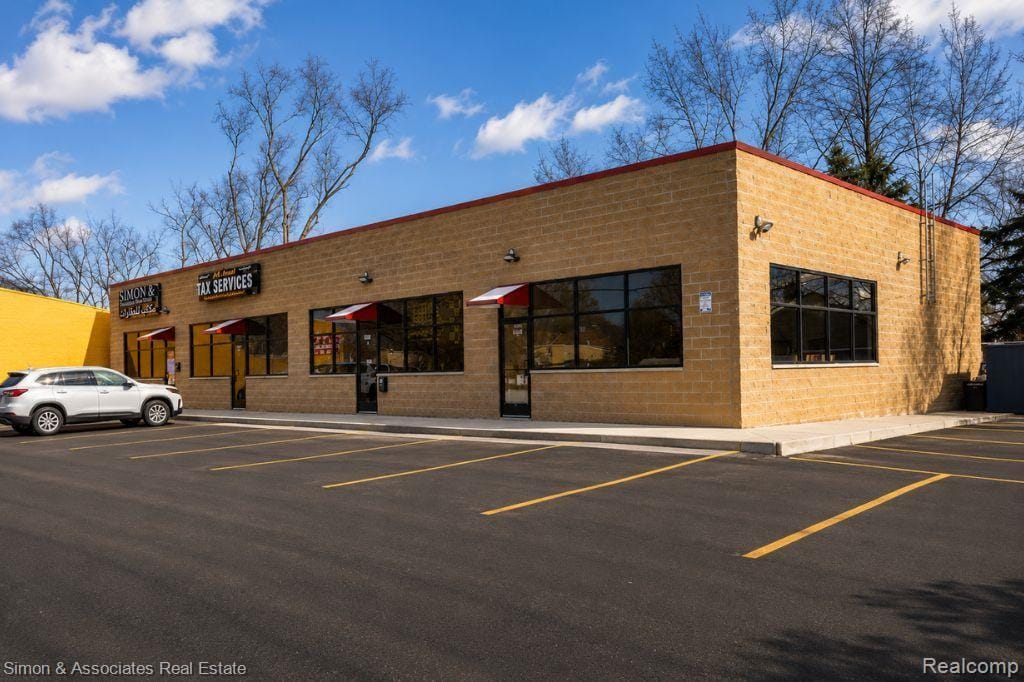 3065 Oakwood Blvd, Melvindale, MI à louer Photo principale– Image 1 sur 8