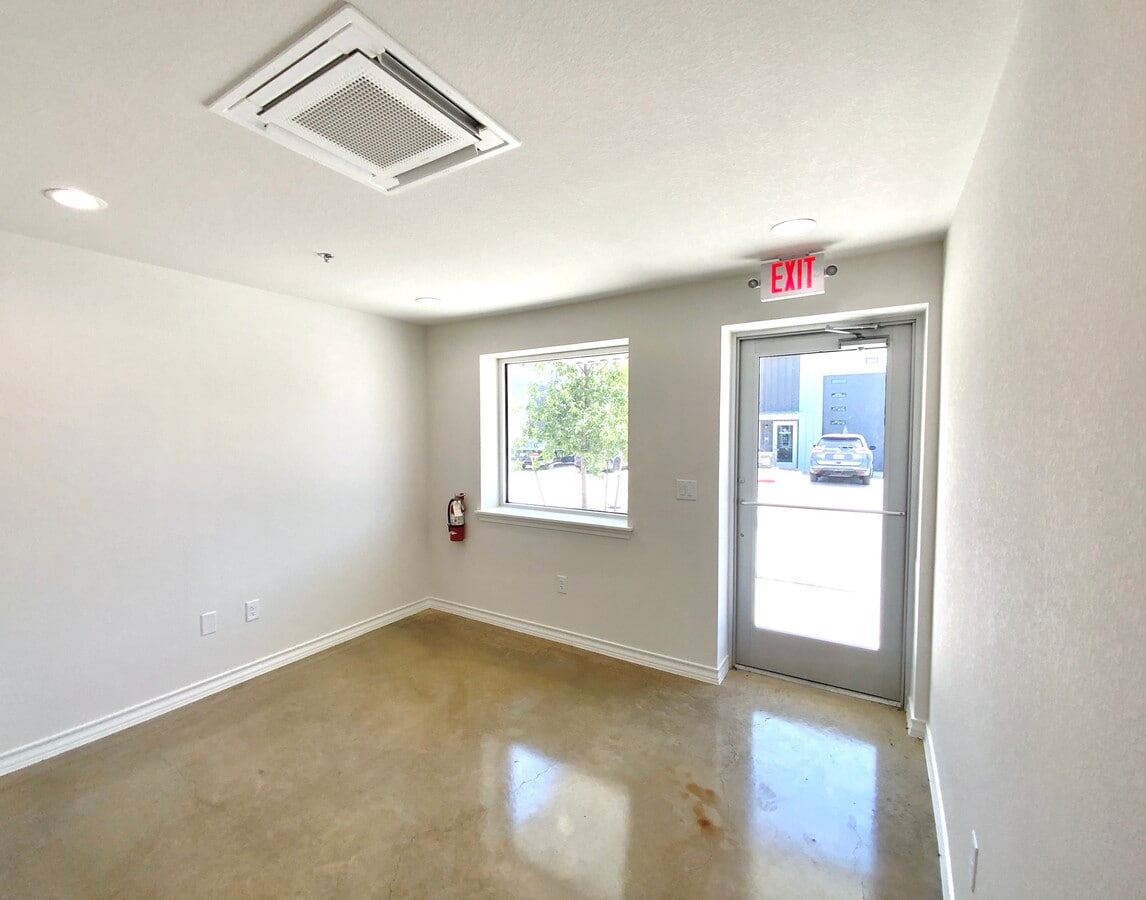 1304 Leander Dr, Leander, TX 78641 - Lot 330 - - Photo intérieure - Image 1 of 8