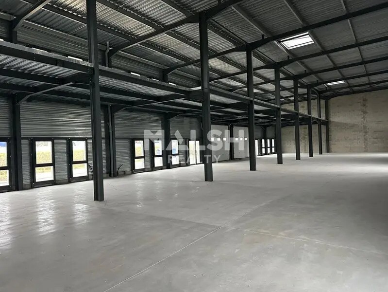 Local d'activités dans Bourgoin-Jallieu à vendre Photo de l’immeuble– Image 1 sur 11