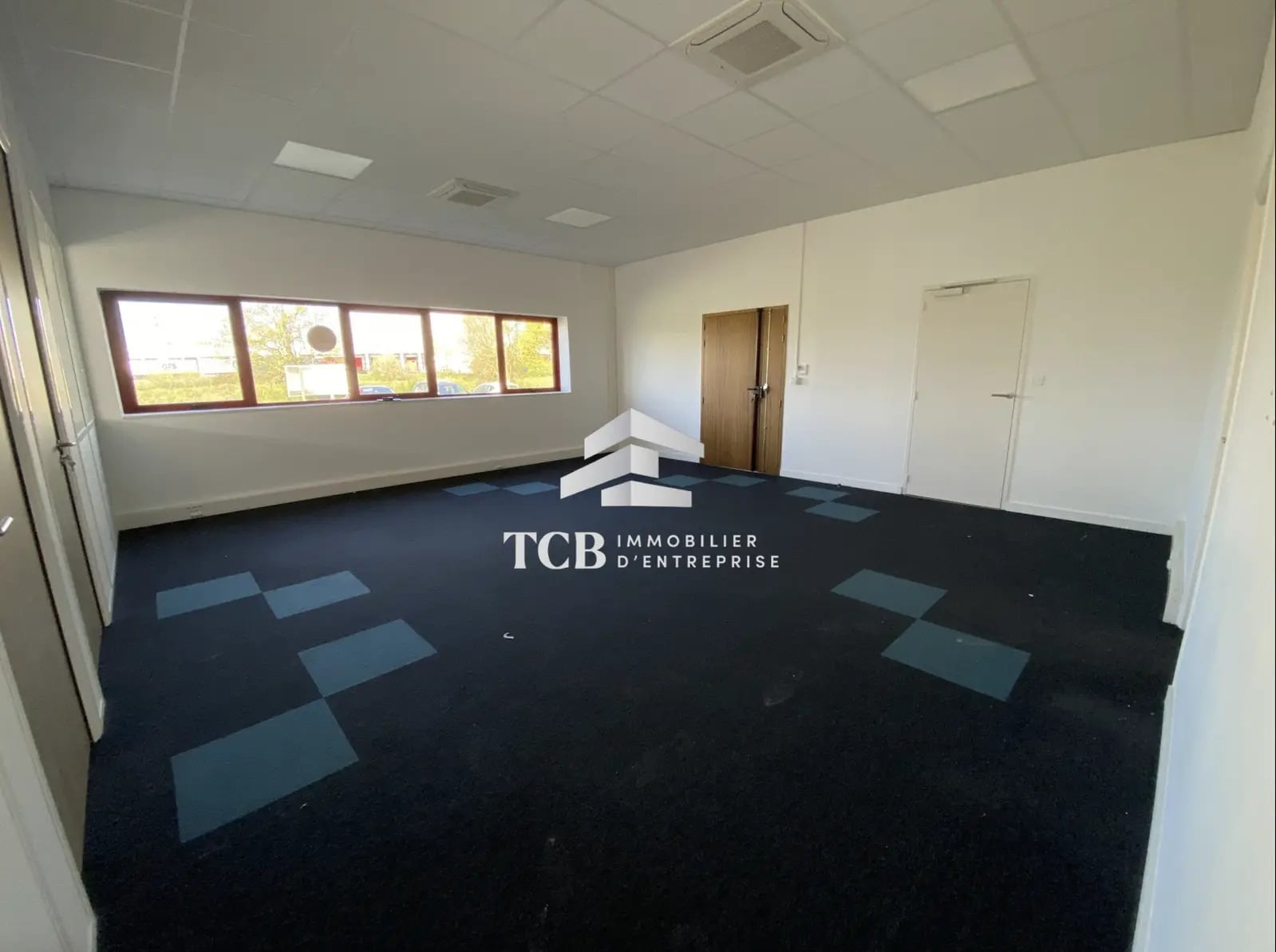 Local d’activités dans Sainte-Luce-sur-Loire à louer Photo intérieure– Image 1 sur 10