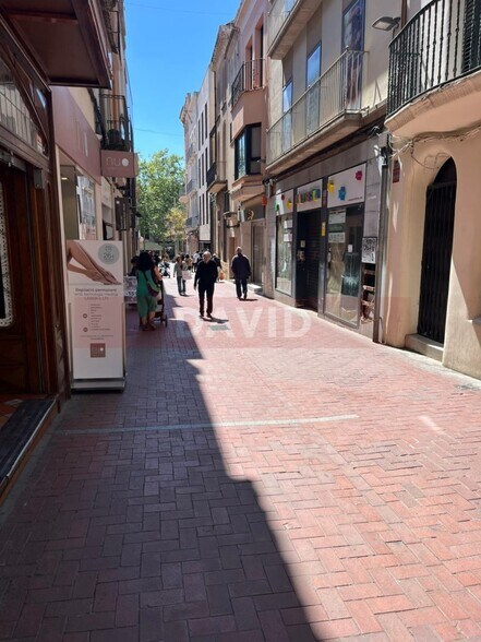 Local commercial dans Terrassa, Barcelona à louer - Photo de l’immeuble – Image 2 sur 2