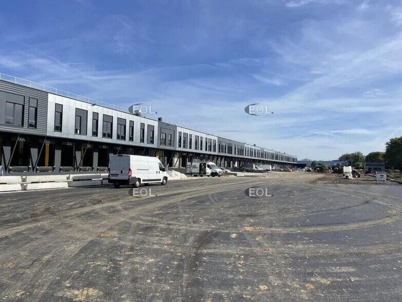 Industriel/Logistique dans Trappes à louer - Photo de la construction – Image 1 sur 1