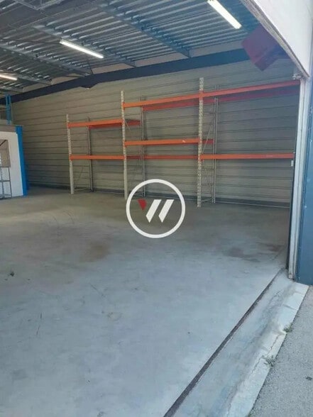 Local d’activités dans Roquefort-la-Bédoule à louer - Photo de l’immeuble – Image 3 sur 4