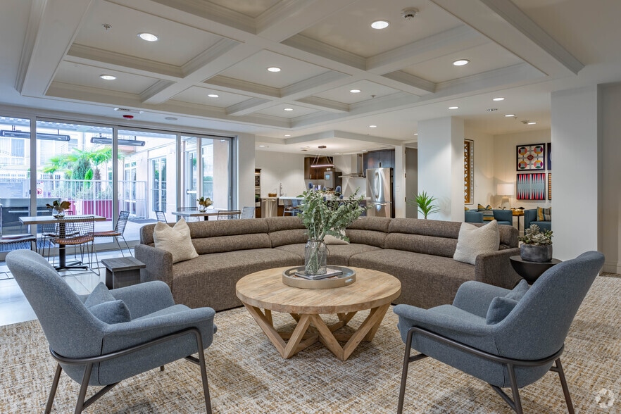 7650 SE 27th St, Mercer Island, WA à louer - Photo de l’immeuble – Image 3 sur 38