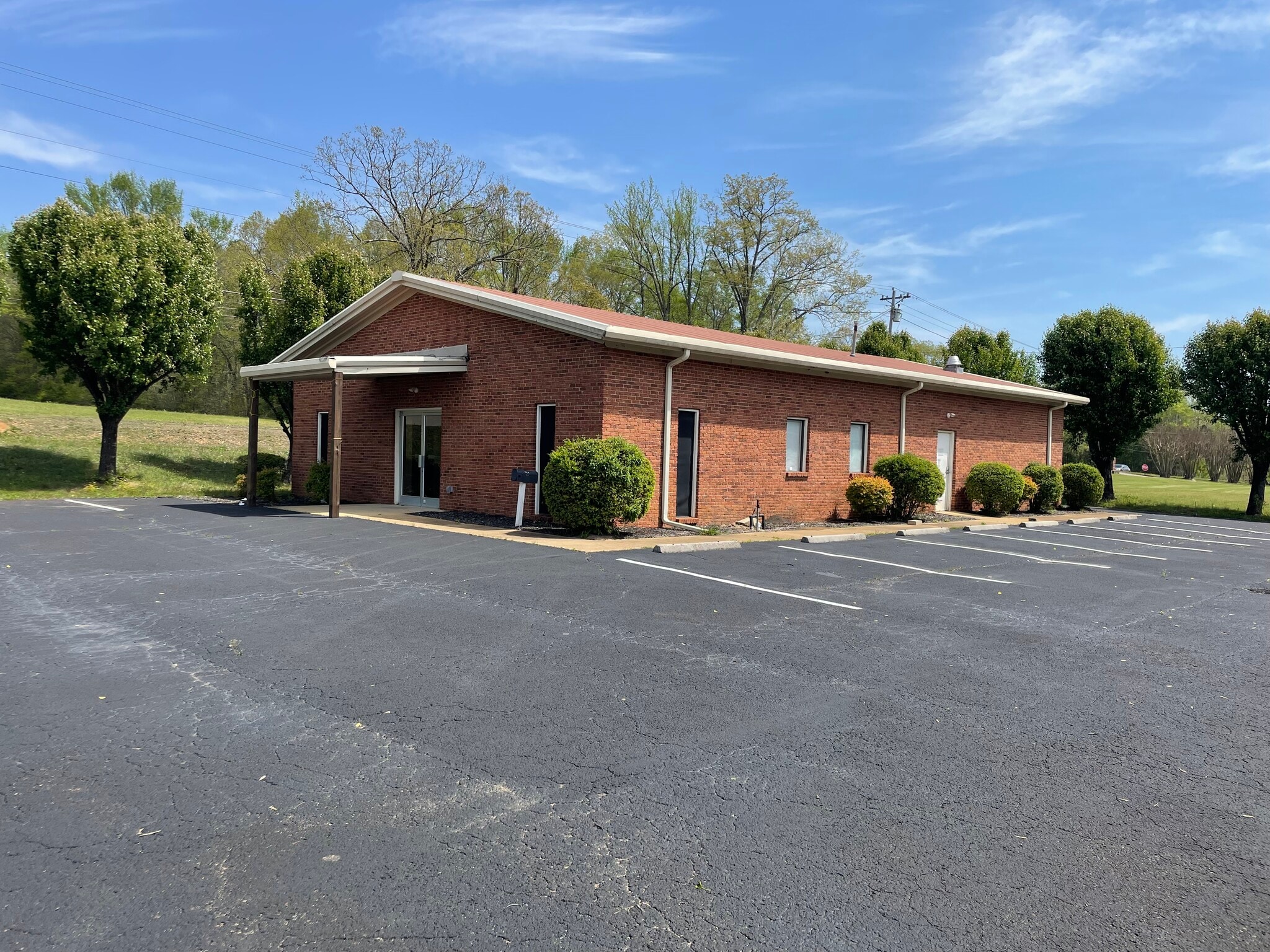 251 Oakgrove Rd, Selmer, TN à vendre Photo principale– Image 1 sur 2