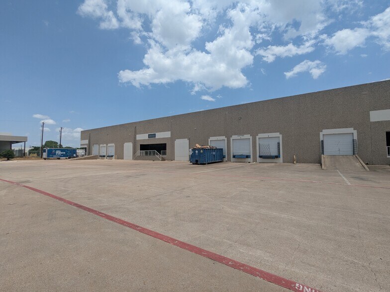 2450 114th St, Grand Prairie, TX à louer - Photo de l’immeuble – Image 3 sur 9