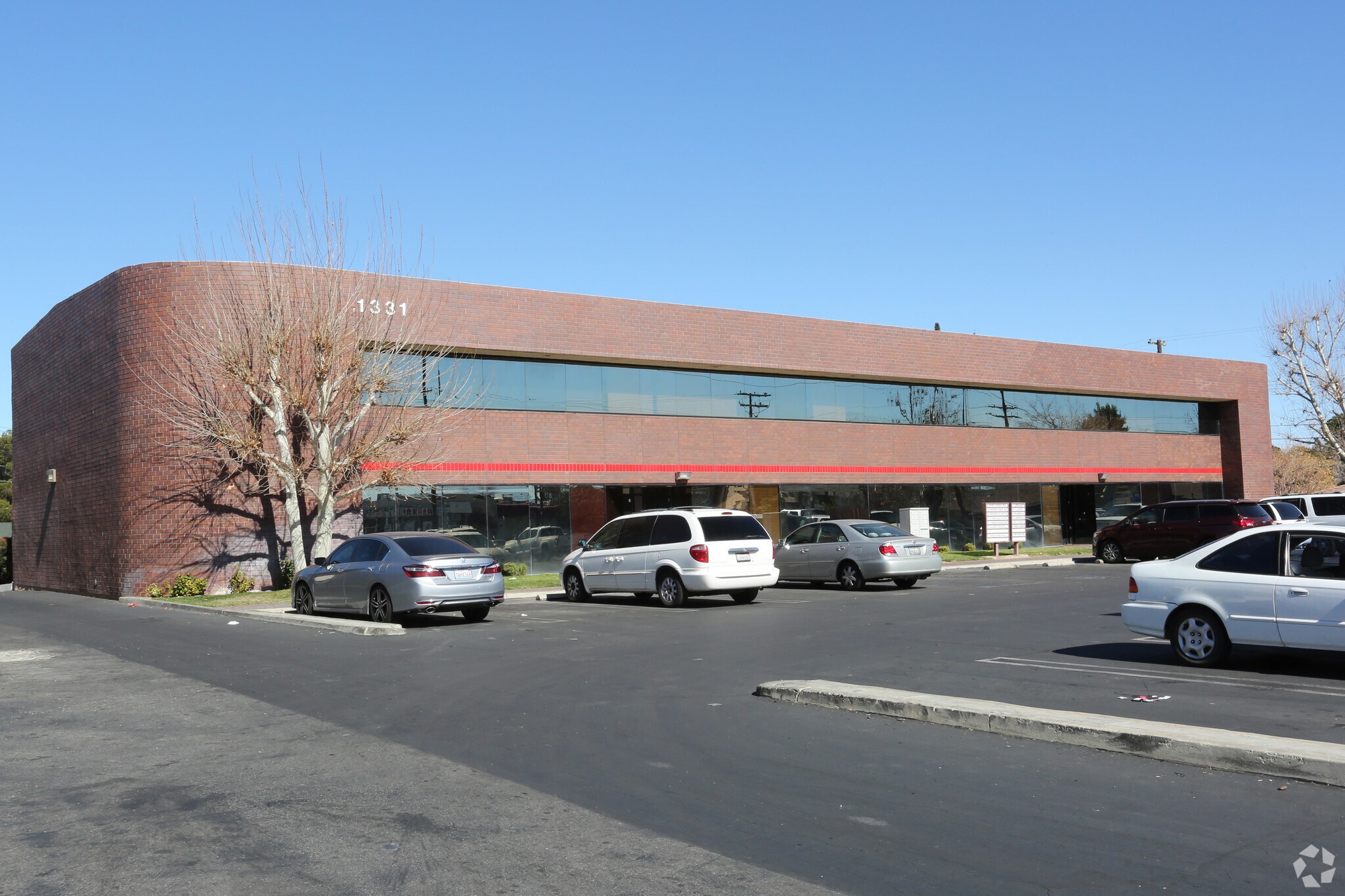 1331 W J Ave, Lancaster, CA à louer Photo de l’immeuble– Image 1 sur 3