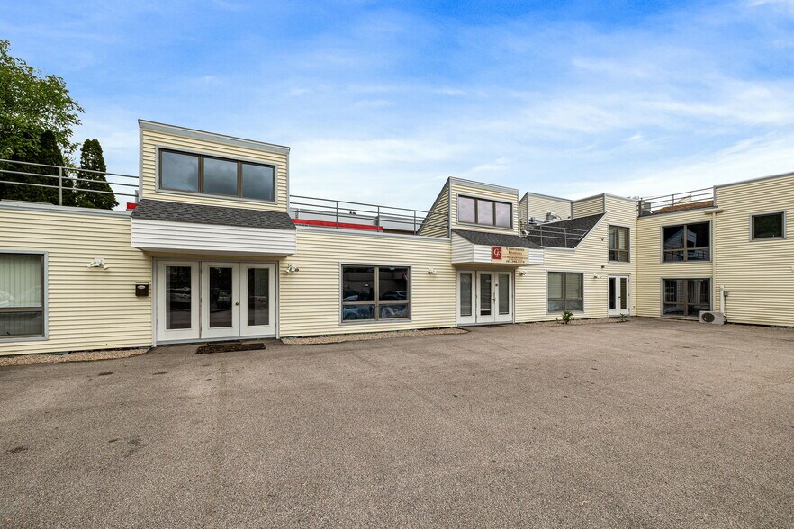 101 Franklin St, Westerly, RI à louer - Photo de l’immeuble – Image 1 sur 12