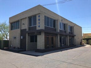 4614 N 7th St, Phoenix, AZ à louer Photo de l’immeuble– Image 1 sur 3
