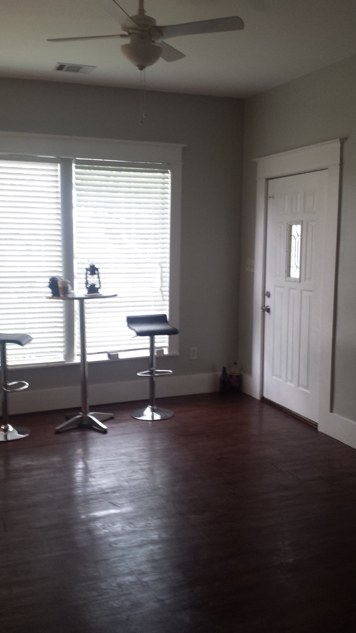318 W 8th St, Dallas, TX à louer Photo intérieure– Image 1 sur 10