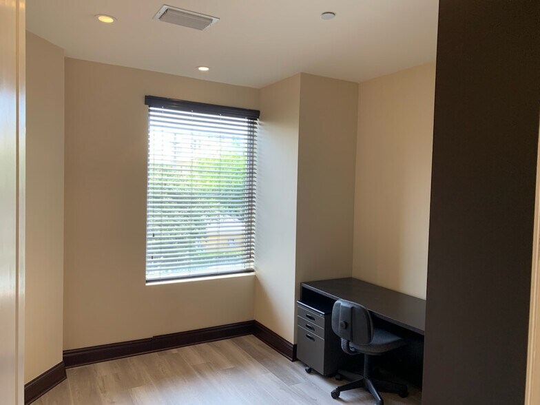 2750 NE 185th St, Aventura, FL à louer - Photo intérieure – Image 3 sur 7
