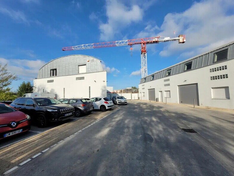 Industriel/Logistique dans Fontenay-Trésigny à vendre - Photo de l’immeuble – Image 3 sur 5
