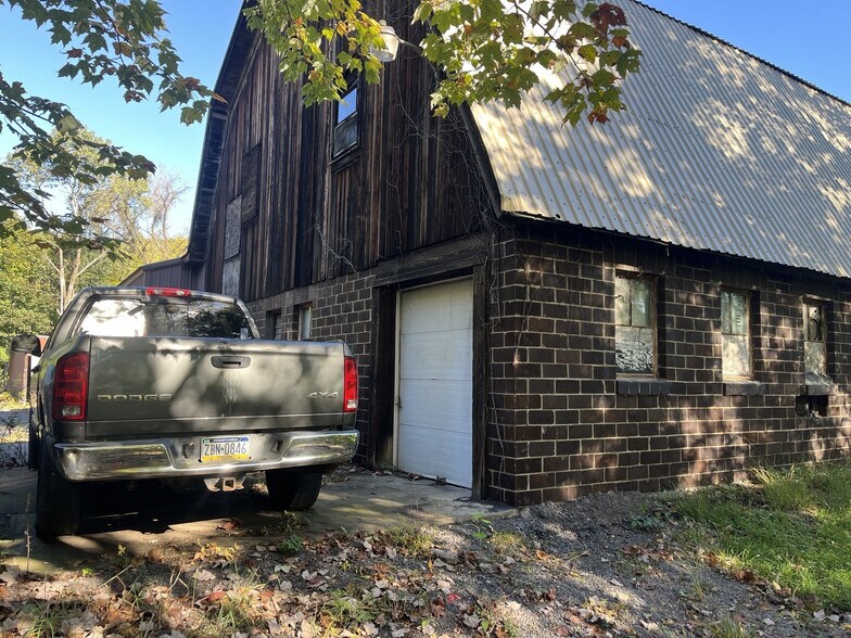 575 Shoemaker Ave, West Wyoming, PA à vendre - Photo principale – Image 1 sur 4