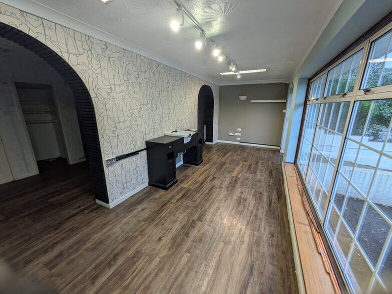 Portsmouth Rd, Godalming à louer - Photo de l’immeuble – Image 2 sur 7