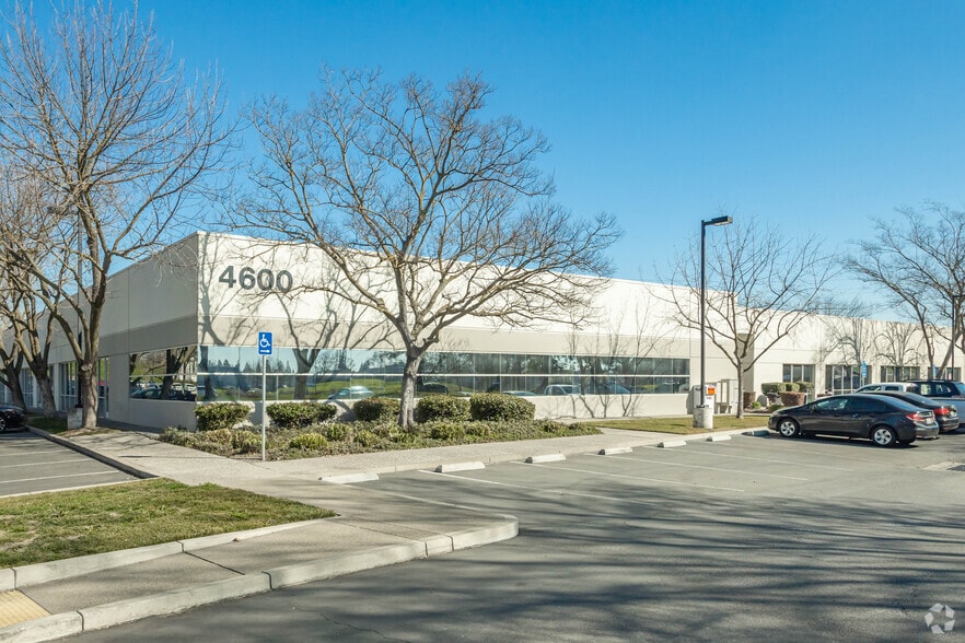 4600 Northgate Blvd, Sacramento, CA à louer - Photo principale – Image 1 sur 14