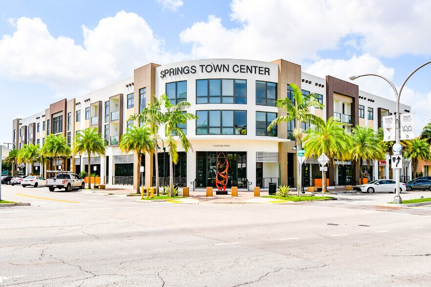 1 Curtiss Pky, Miami Springs, FL à vendre - Photo de l’immeuble – Image 1 sur 76