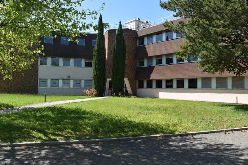 7 Rue Maryse Bastié, Bron à louer Photo de l’immeuble– Image 1 sur 13