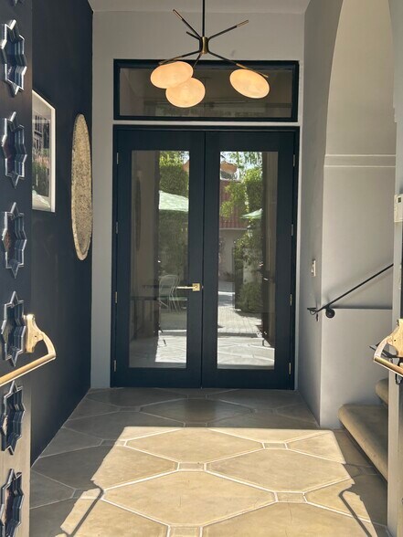 210 S Kenwood St, Glendale, CA à louer - Photo de l’immeuble – Image 3 sur 76