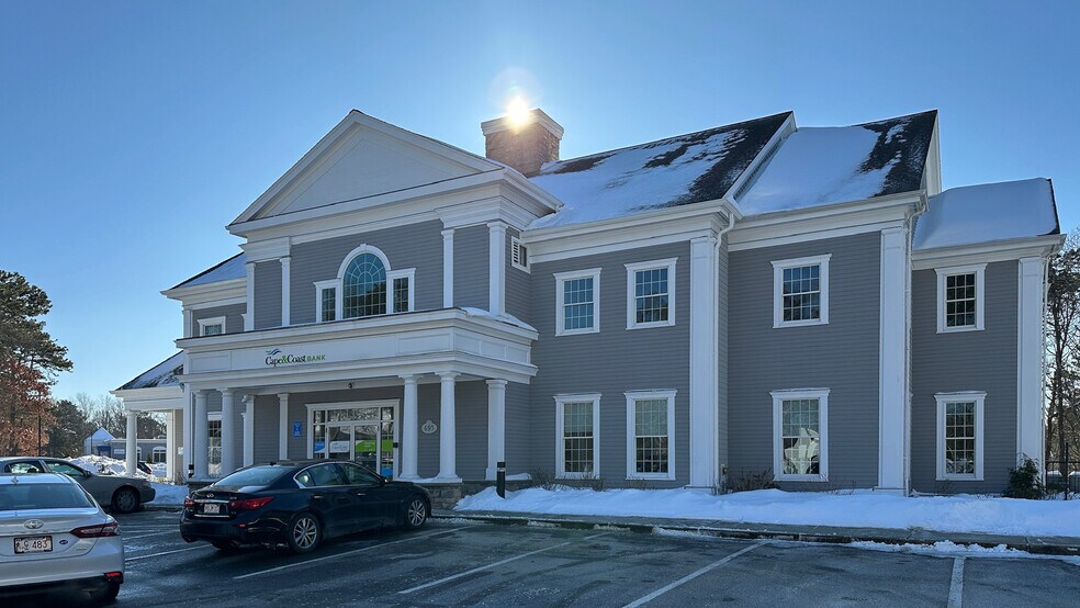 695 Attucks Ln, Hyannis, MA à louer - Photo intérieure – Image 2 sur 15