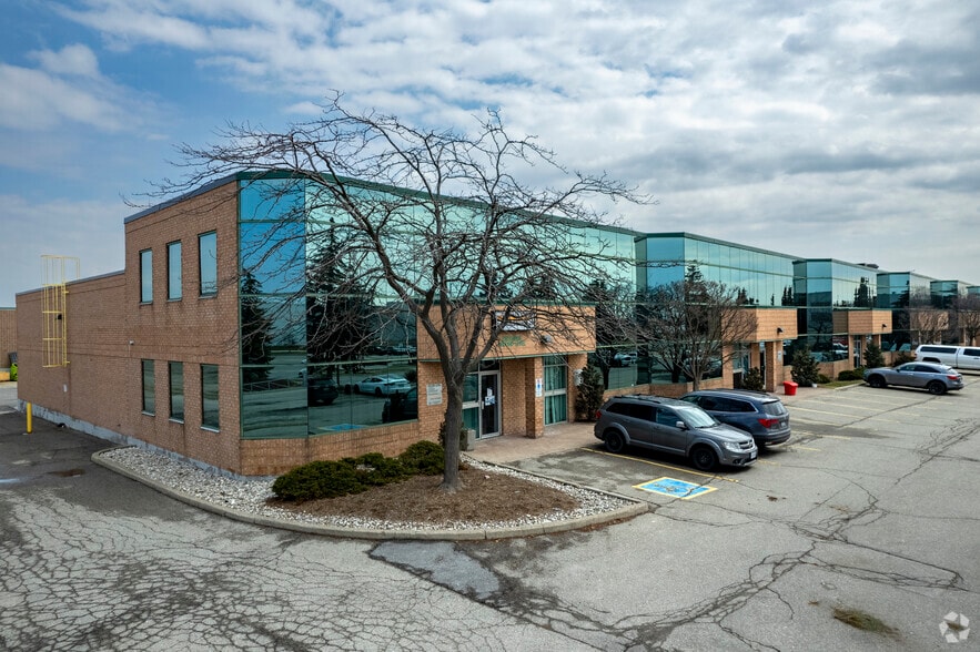 151 Superior Blvd, Mississauga, ON à louer - Photo principale – Image 1 sur 7
