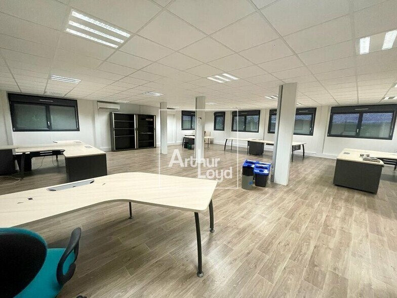 Bureau dans SAINT-GERMAIN-LAVAL à louer - Photo intérieure – Image 2 sur 5