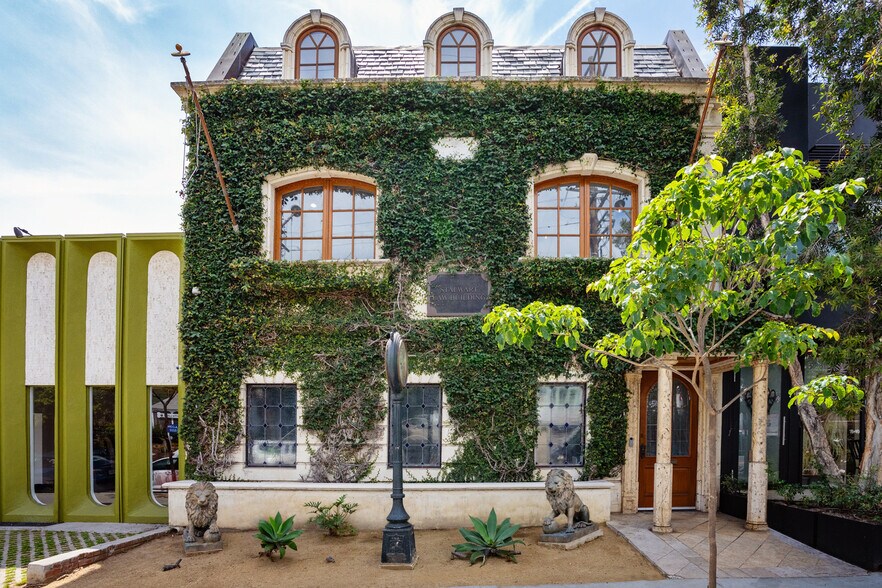 8752 Holloway Dr, West Hollywood, CA à vendre - Photo de l’immeuble – Image 3 sur 11