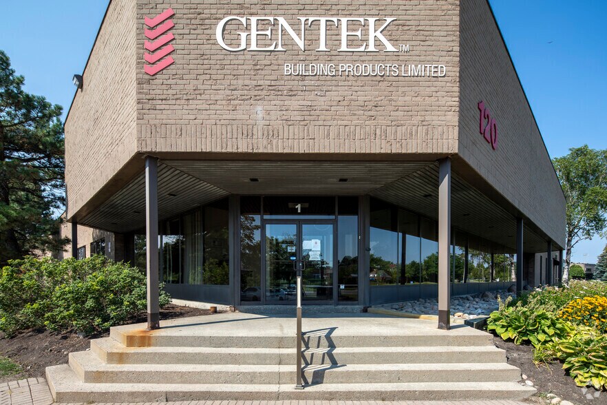 120 Mclevin Ave, Toronto, ON à louer - Photo de l’immeuble – Image 2 sur 6