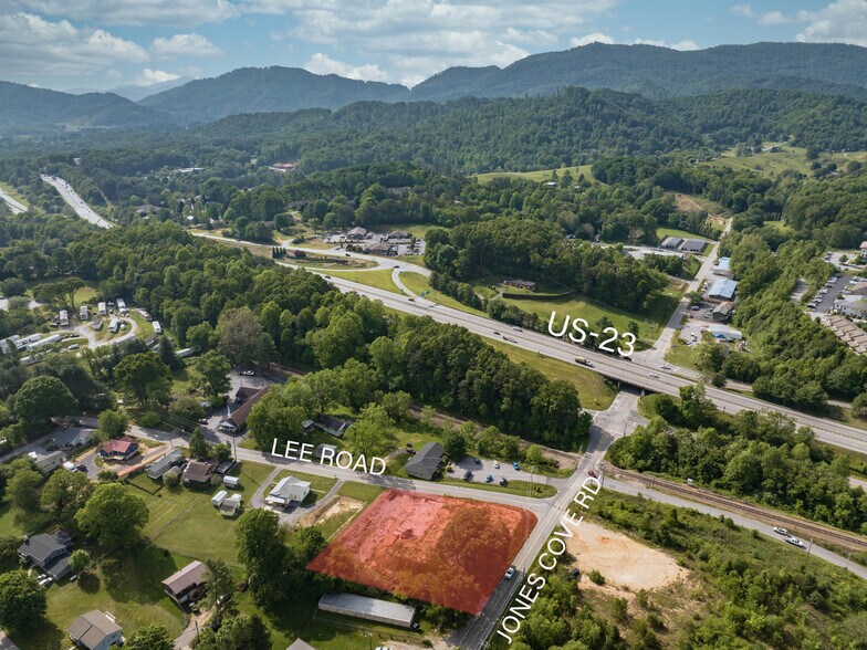 35 Lee Rd, Clyde, NC à vendre - Photo de l’immeuble – Image 3 sur 15